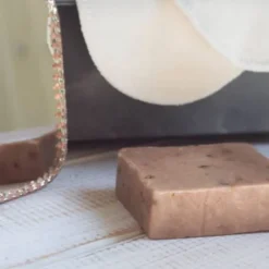 Savon Surgras Cru Bio à L'hibiscus Et Vanille Sponifié à Froid