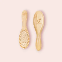 Brosse Démêlante En Bambou "Small" -Boutique Ipheos d6f52949006437b8802779c29749f645 3099 beaute brosse small2 photoroom