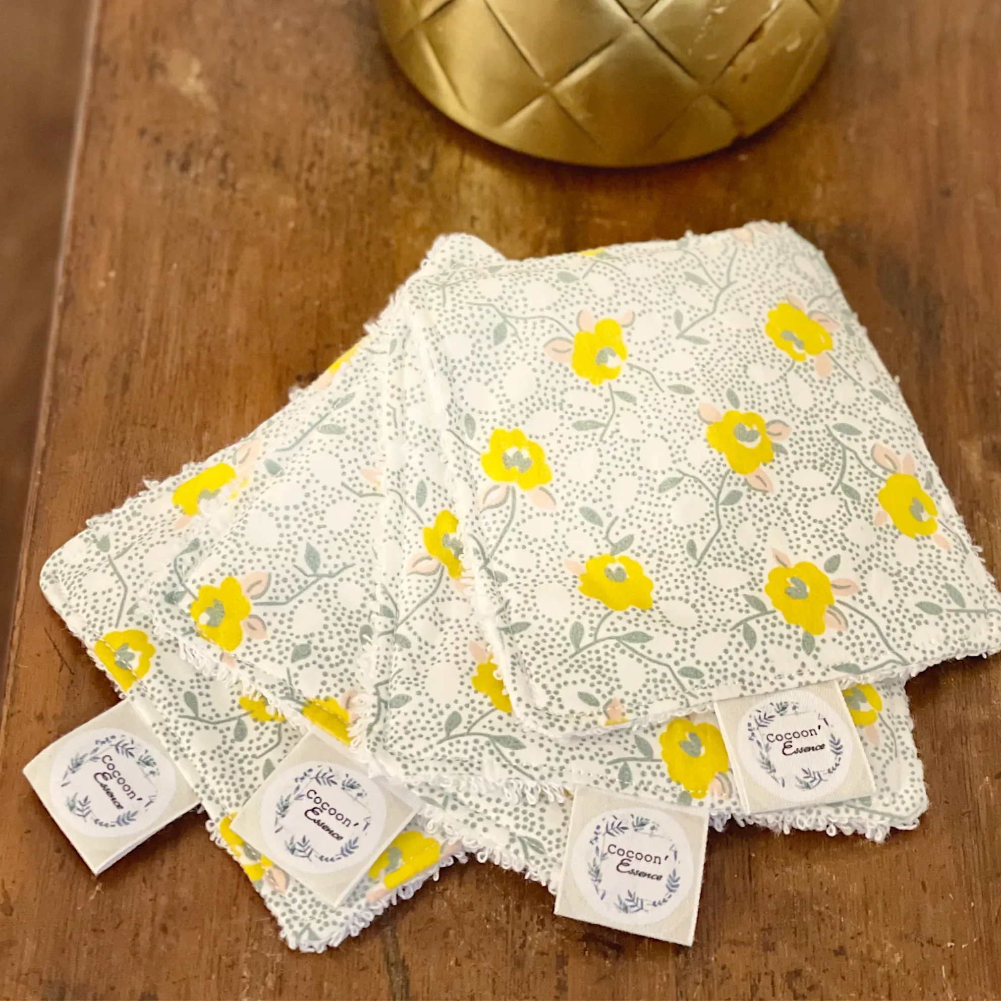 Lingettes Coton BIO Lavables X4 Imprimé "FLEURS", Naturelles Et Fabriquées En France 1 Lingettes Coton BIO Lavables X4 Imprimé "FLEURS", Naturelles Et Fabriquées En France